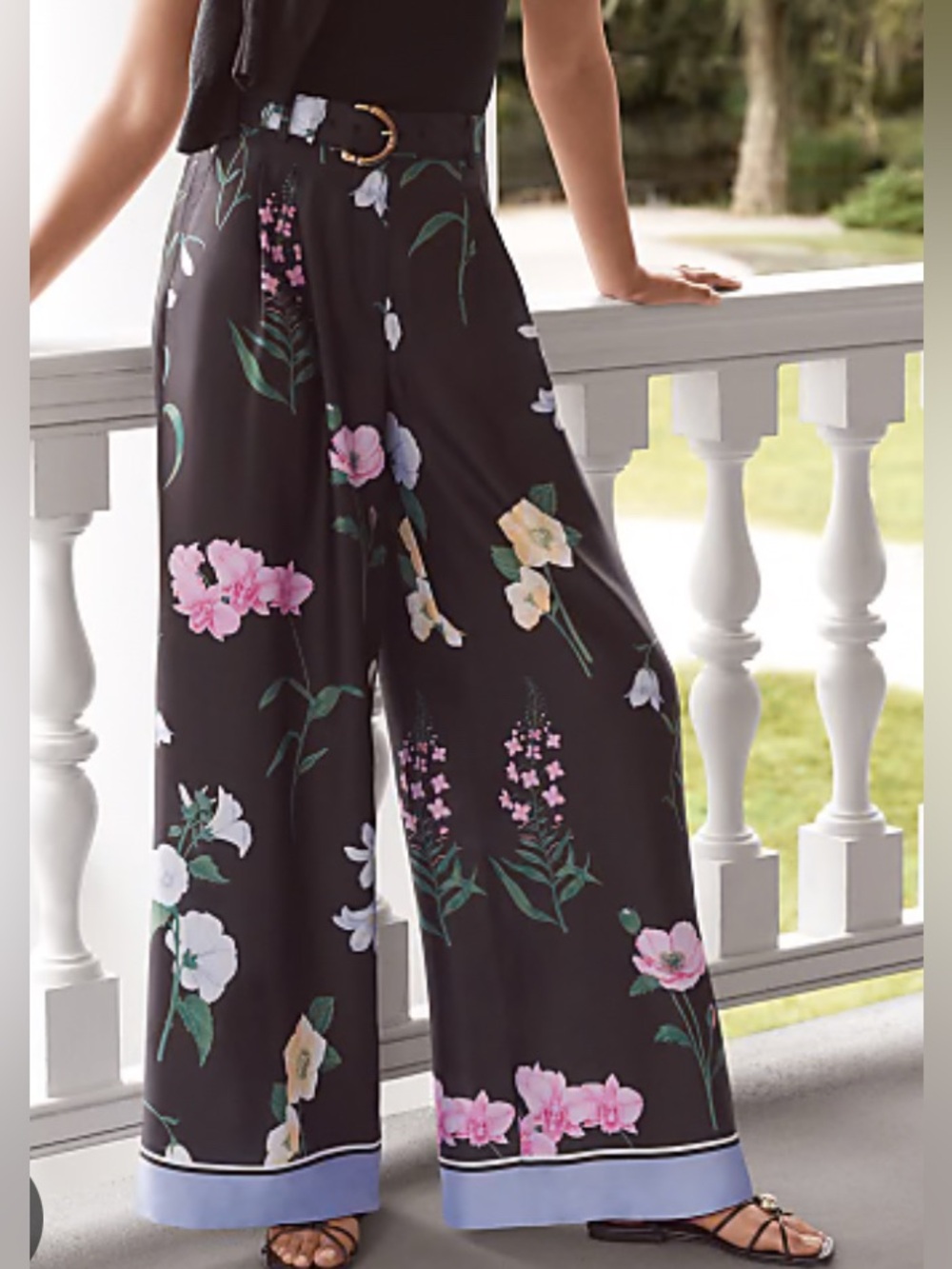 Ann Taylor Black Wide-Leg Floral Pleated Palazzo Pants with Blue Hem
size 6